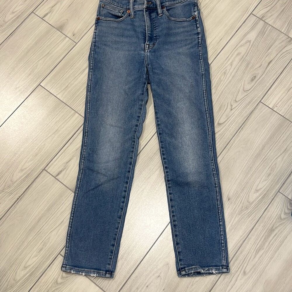 Madewell blue straight leg jeans size 24  Women’s‎ straight leg fit. Mid to high